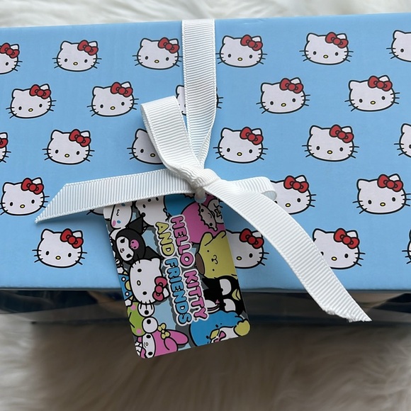 🆕 Hello Kitty Mug & Figurine Set Hand Painted Gift Set - Picture 7 of 7